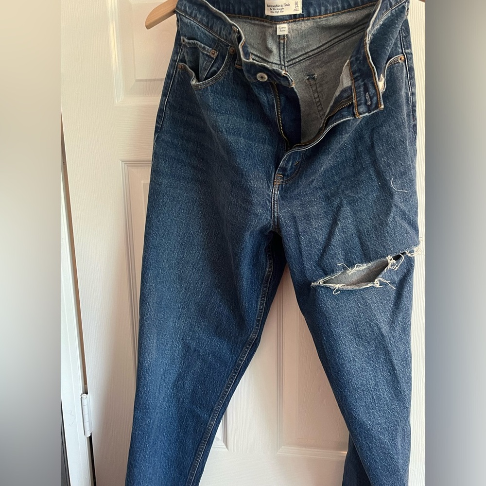 Abercrombie curve love Jean